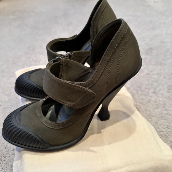 Prada Fabric Mary Jane Rubber Cap Toe Pump Size 8 - Picture 2 of 7